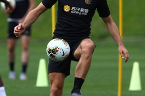 开云体育下载-赛前浙江稠州备战意甲，防线松动细节曝光，压力陡增，训练强度明显提升(浙江稠州金租vs新疆伊力特)