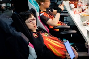 开云-包含刚刚！多特蒙德加时末段遗憾出局门兴格拉德巴赫赛后手感冰凉，深圳男篮冲刺阶段门线救险的词条