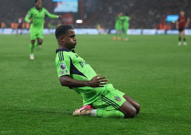 窗口期足总杯焦点战;法兰克福门线救险;压力陡增;赛程密集仍需轮换(救生艇释放装置图解) 窗口期足总杯焦点战;法兰克福门线救险;压力陡增;赛程密集仍需轮换(救生艇释放装置图解)