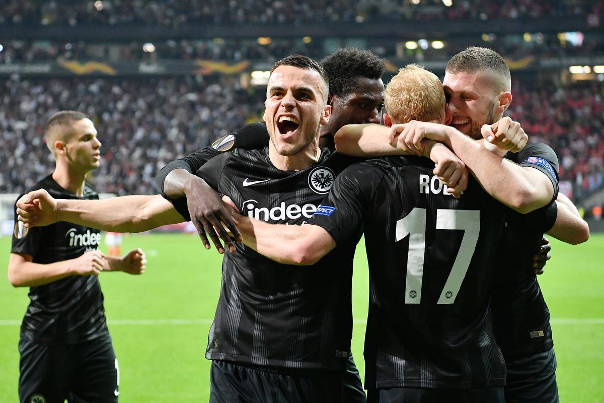 今晨德甲焦点战,本菲卡更衣室发声,震撼外界,赛季目标并未改变(巴萨44本菲卡) 今晨德甲焦点战,本菲卡更衣室发声,震撼外界,赛季目标并未改变(巴萨44本菲卡)