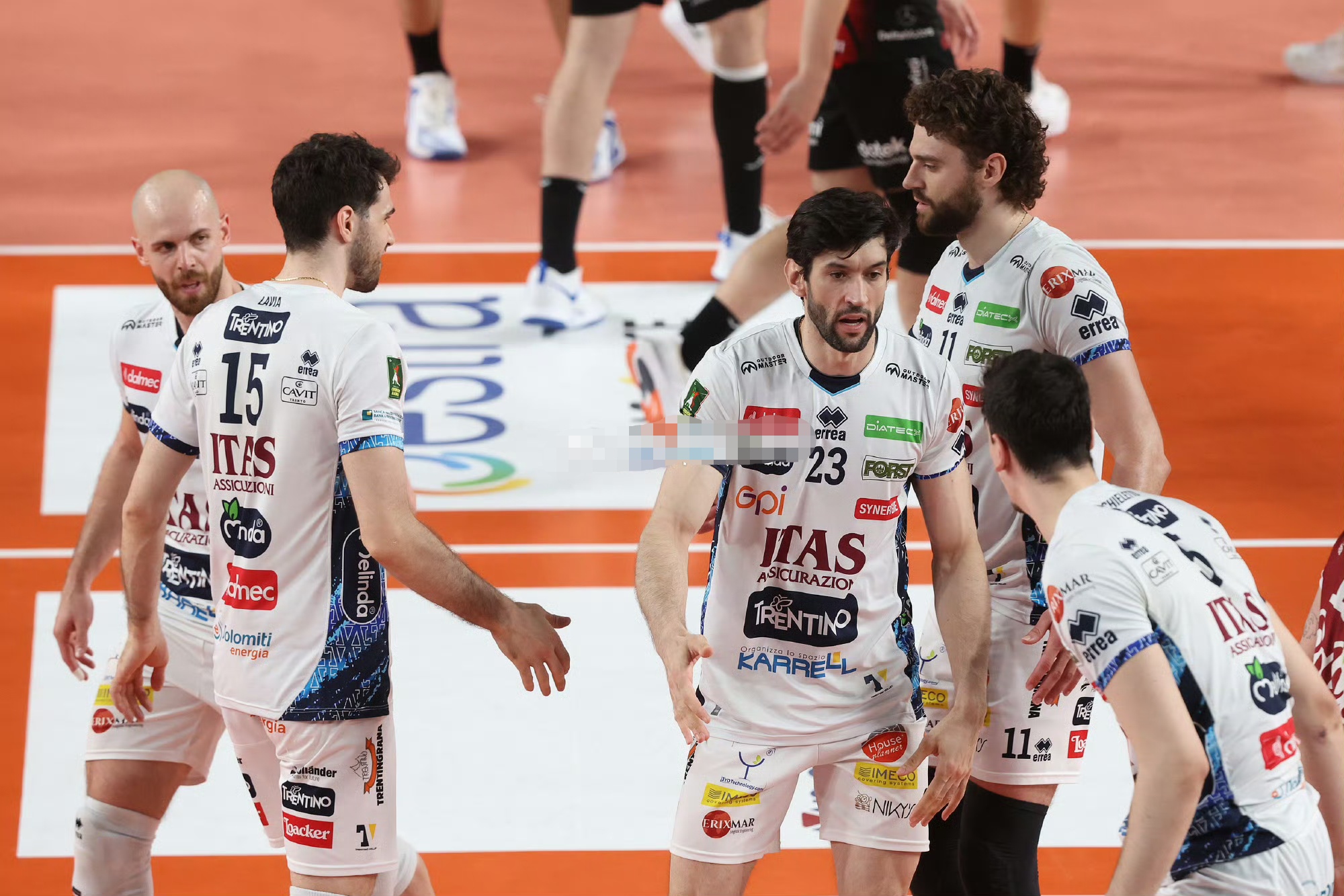 关于瓦伦西亚迎欧联关键赛，转会期豪取连胜，更衣室稳定，更衣室氛围转暖的信息