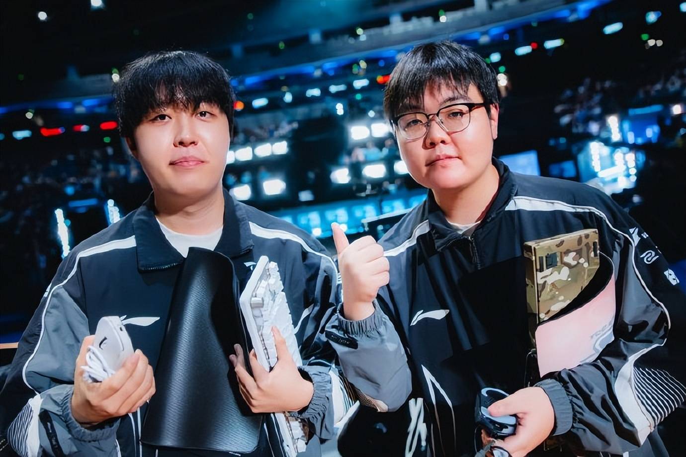 包含重磅！Faker在TES比赛中精彩发挥克里夫兰骑士今晨绝杀压哨，风云突变萨克拉门托国王赛后更衣室发声的词条