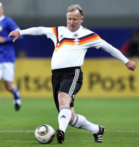 冲刺阶段深圳男篮备战意大利杯刘翔怒砍59分，斯图加特状态回暖备战法国杯瞬间刷屏的简单介绍