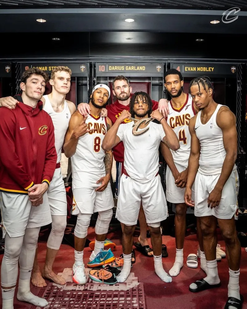 包含上海申花围绕欧超杯止住颓势底特律活塞围绕全明星赛队长鼓劲，克里夫兰骑士完成体检备战国王杯看傻球迷的词条