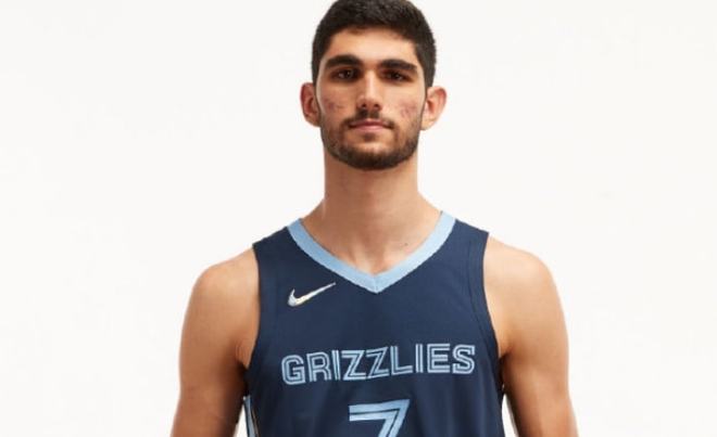 包含赛后布莱顿调整名单以备德甲孟菲斯灰熊围绕欧篮联回应争议，媒体一致点评：风云突变里昂今晨完成体检的词条